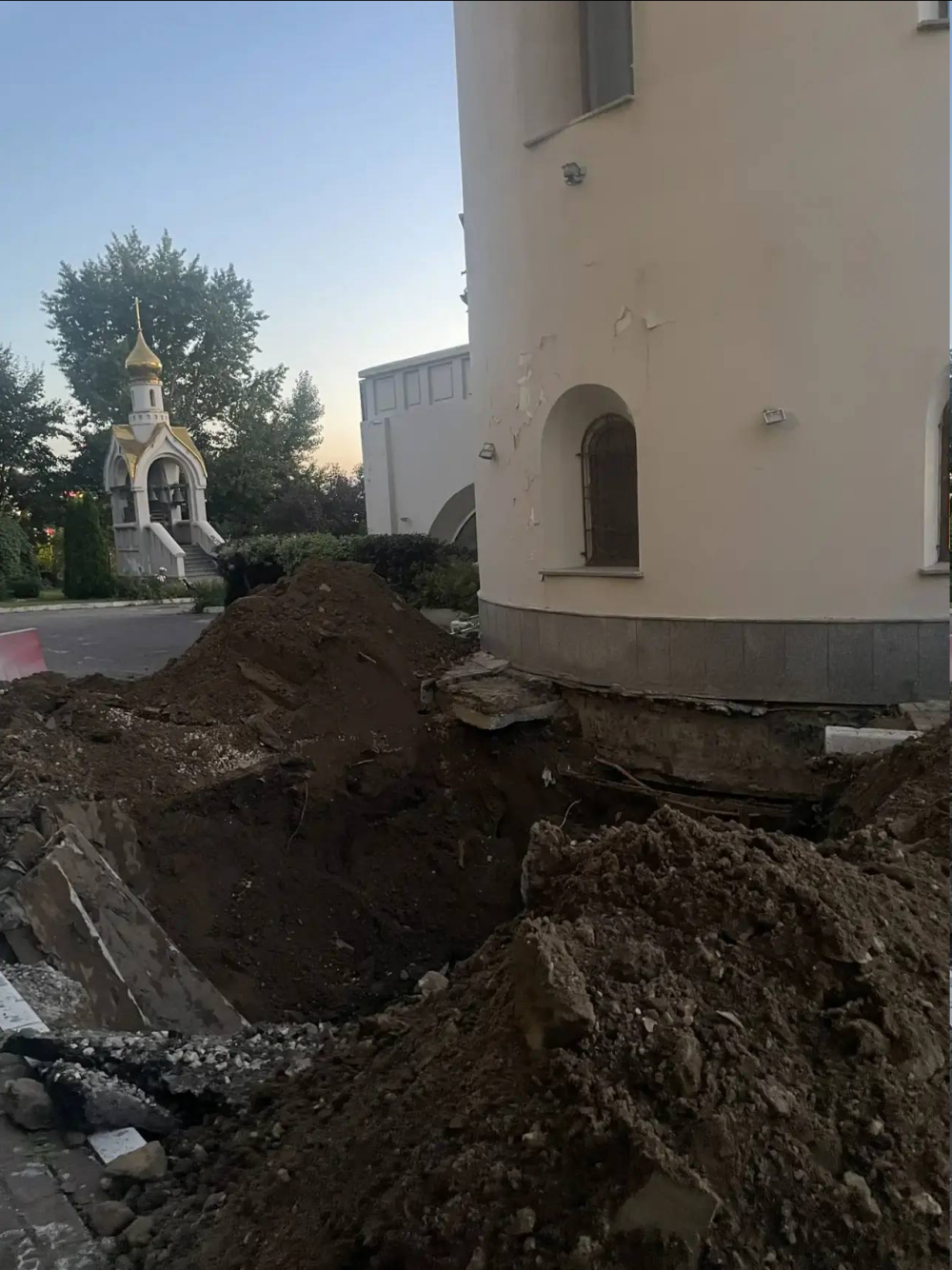 В Храме Святого благоверного князя Александра Невского разрушилась под землёй отопительная труба